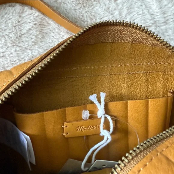 NWT Madewell The Transport Leather Camera Bag: Bubble Pleat Edition - Picture 6 of 12